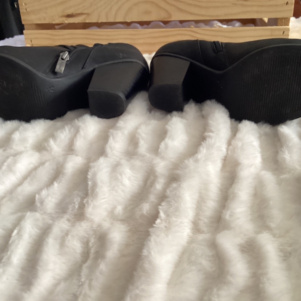 Booties - Picture 4 of 4